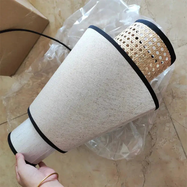 Rattan- und Stoffpendelleuchte Dschungel-Deko.de