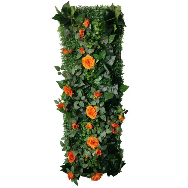 Künstliche grüne Wand mit orangefarbenen Blumen Dschungel-Deko.de